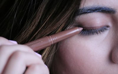 3-Eyeshadow-Sticks-You-Have-To-Try-This-Monsoon-Makeup-Tips